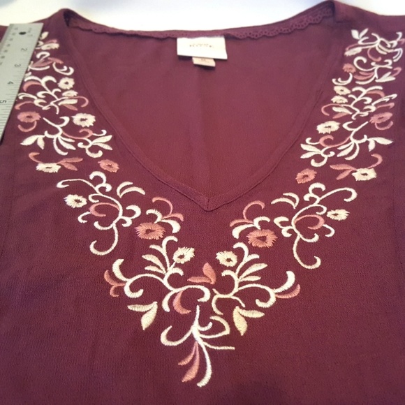 🚨🚨🚨 Wine Embroidered Peplum Top Sizes 8/10 - Picture 4 of 5